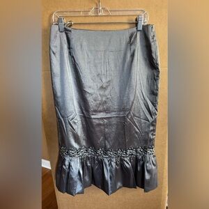 ROSSI ROMA Elegant gray Satin Skirt with Floral Embellishments Size M